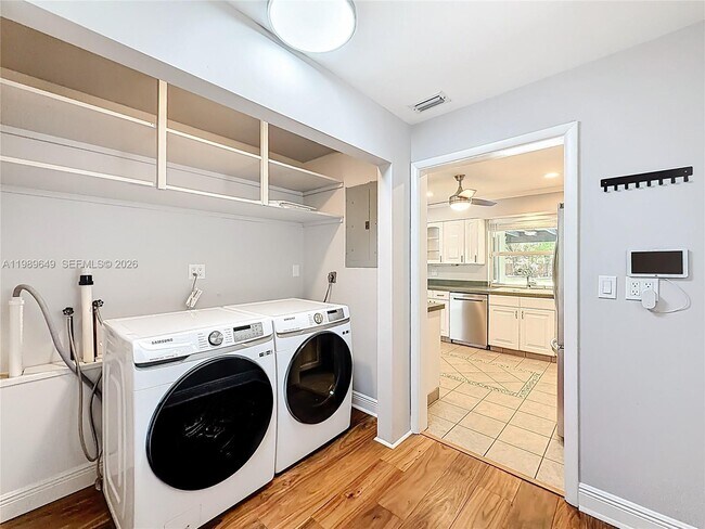 Building Photo - 4330 SW 7th St