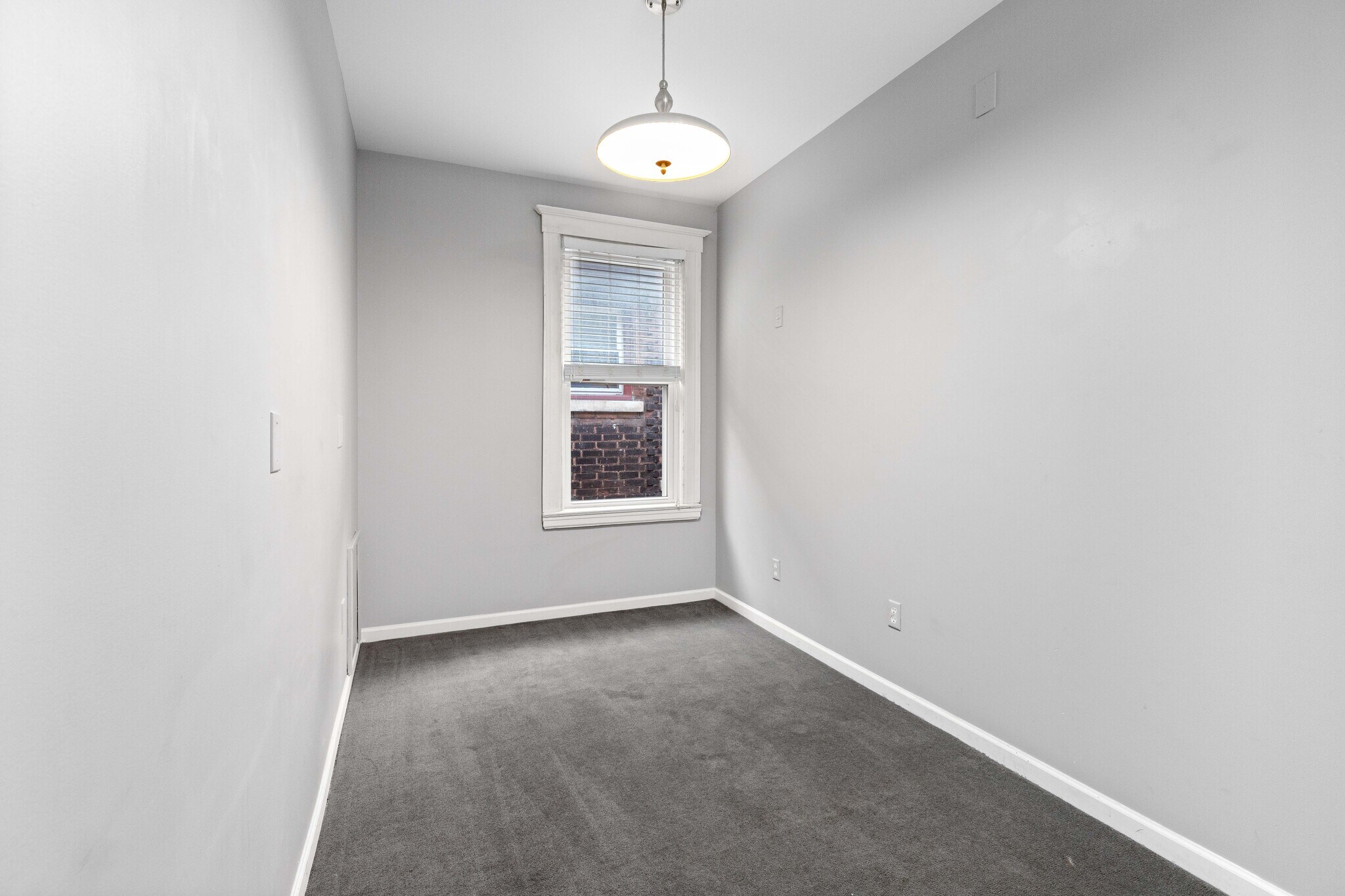 Building Photo - 310 Hendrie St