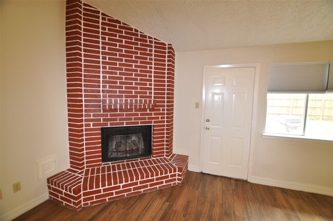 Building Photo - 2706 Sunbird Dr