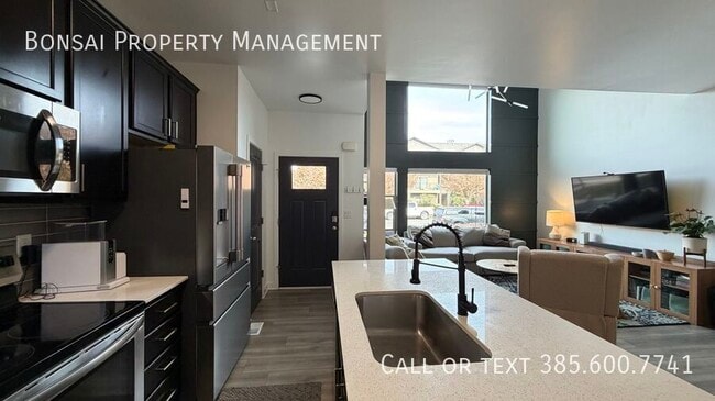 Building Photo - 860 San Savino Way