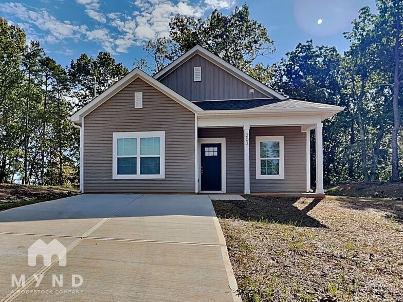 Primary Photo - 203 S Skyland Dr