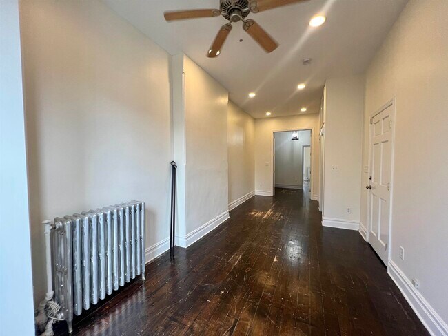 Building Photo - 148 Webster Ave