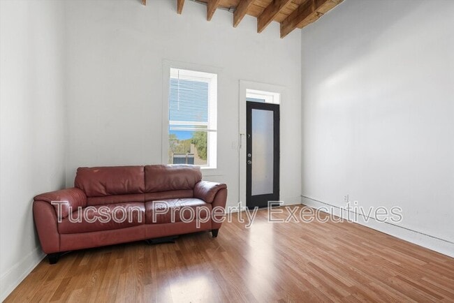 Building Photo - 837 S 8th Ave