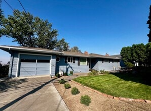 Building Photo - Beautiful North Hill Home Near Vincent Park!