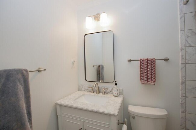 Building Photo - 209 Selkirk Trail