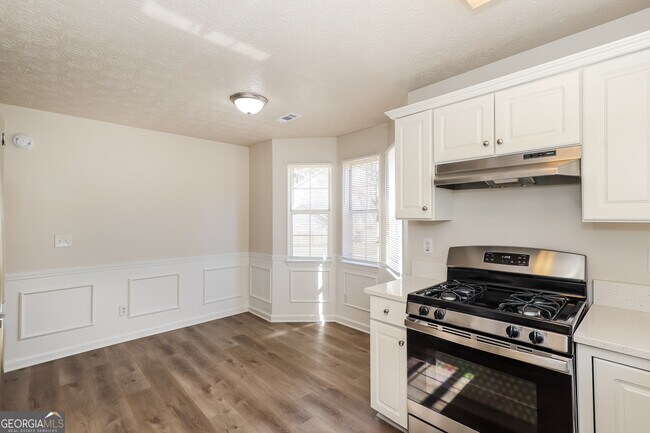 Building Photo - 145 W Village Ct