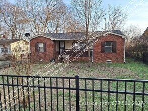 Building Photo - Large Yard with Fence