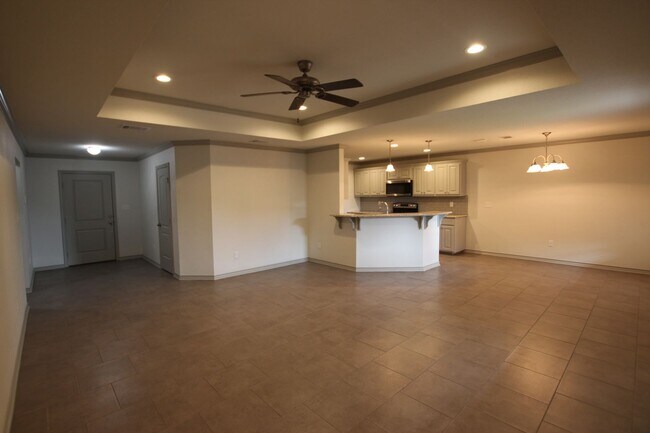 Building Photo - Beautiful 3 Bedroom 2 Bathroom Townhouse in South Tyler! Now offering 1/2 OFF FIRST FULL MONTHS R...