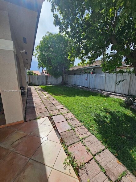 Building Photo - 13941 SW 13th St