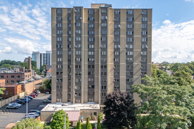 Building Photo - Baptist Manor