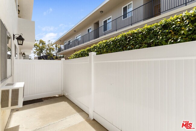 Building Photo - 11947 Kiowa Ave