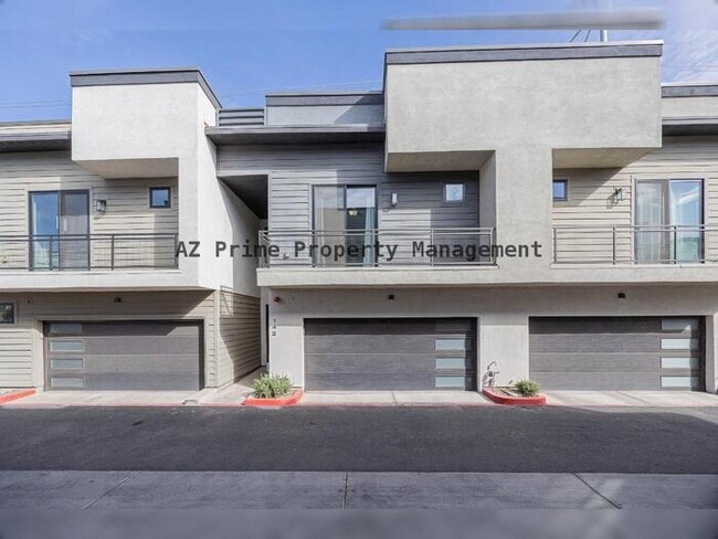 Building Photo - 142 E Hearne Way