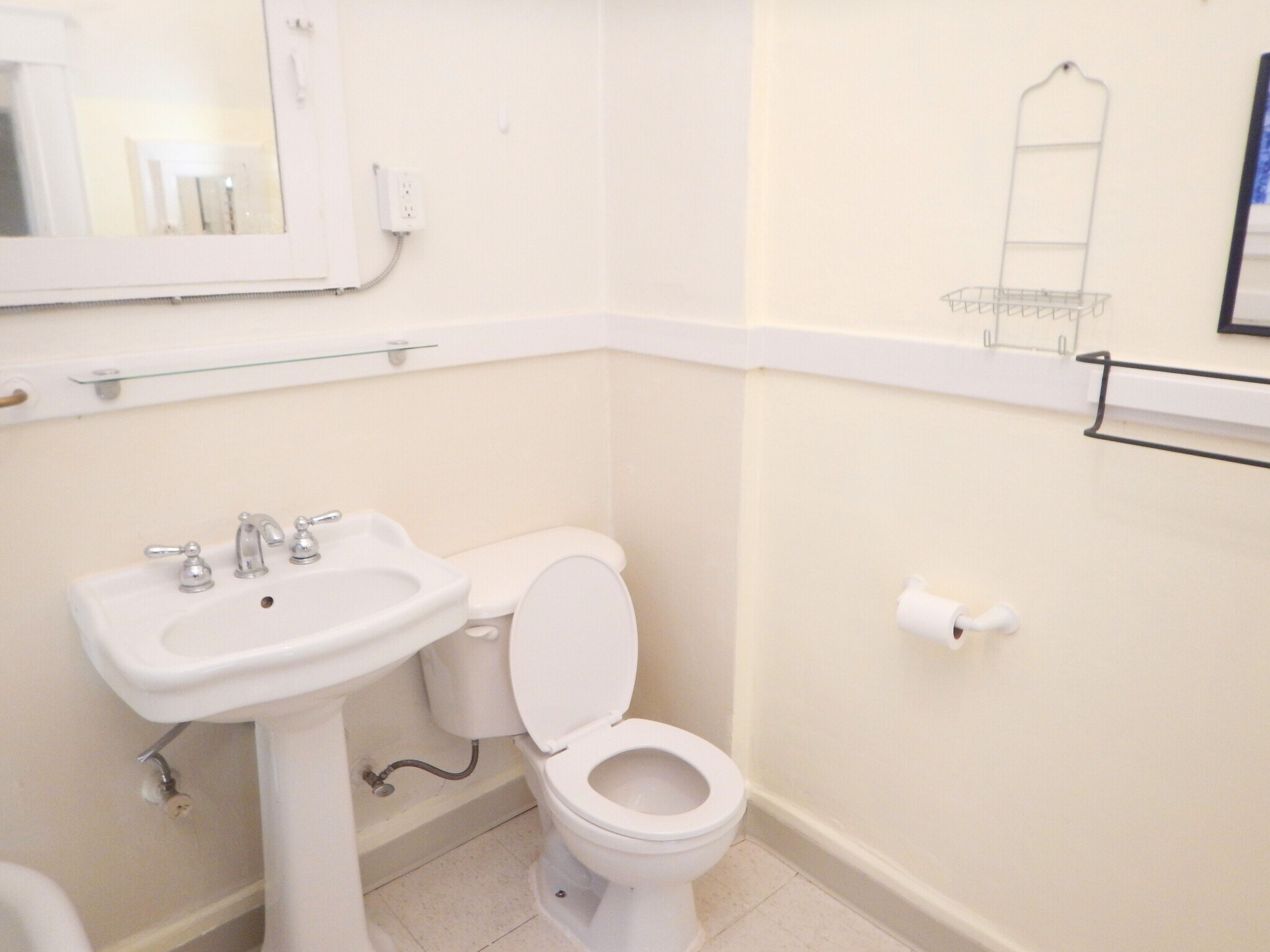 Building Photo - 1515 SW 10th Ave