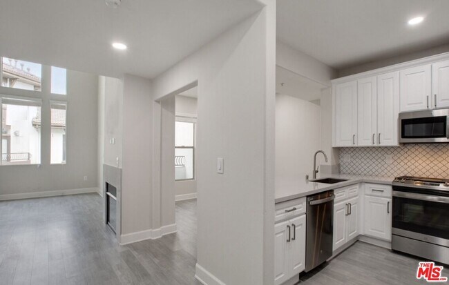 Building Photo - 6280 W 3rd St