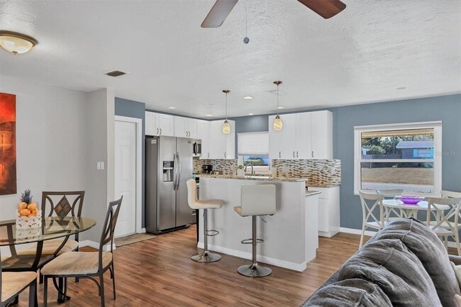 Building Photo - 3425 Fairview Dr