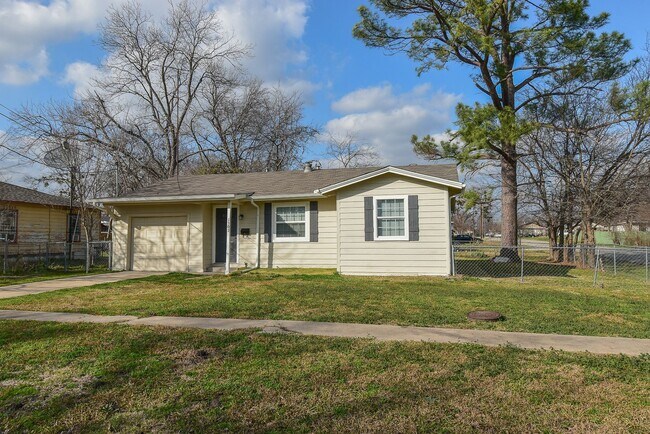 Building Photo - 1302  Stanford- House **COMING SOON**