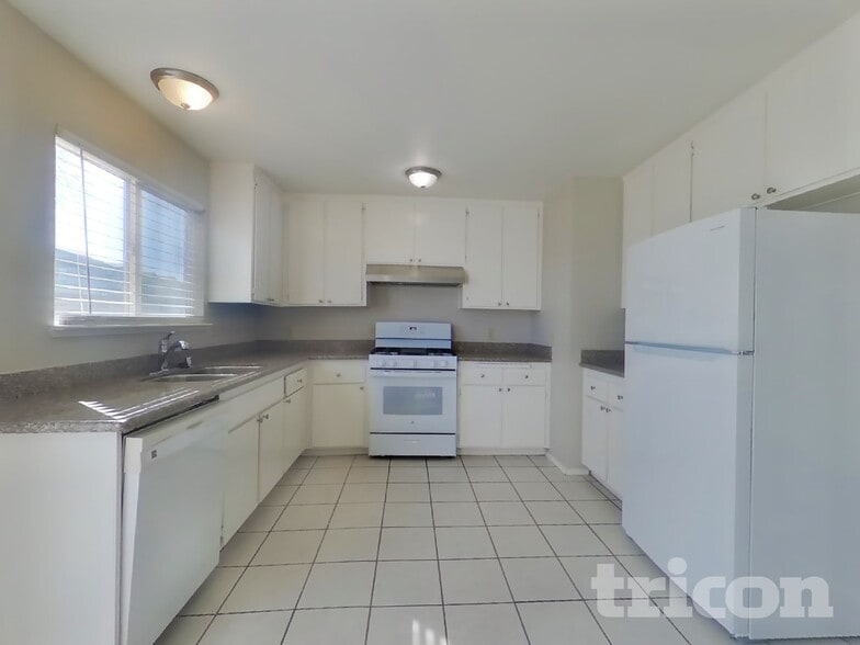 Building Photo - 1872 Little John Way