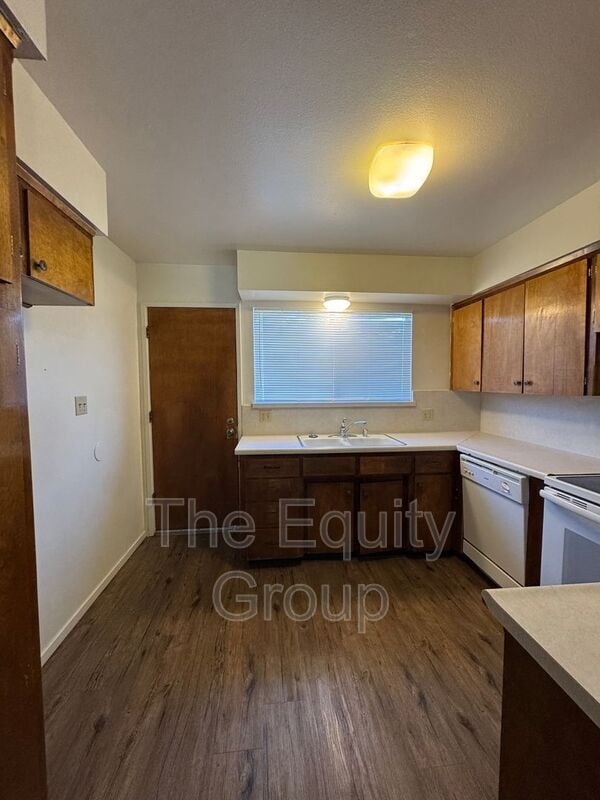 Building Photo - 3633 W Colonial Ave