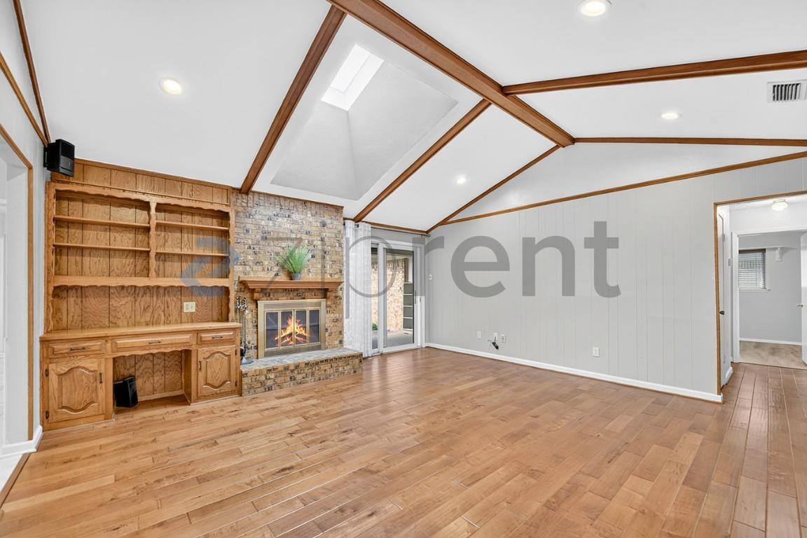 Building Photo - Unit