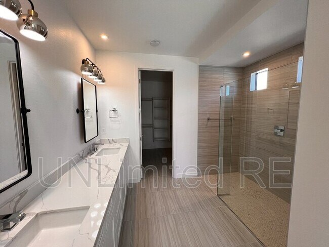 Building Photo - 5705 E Cannon Pl