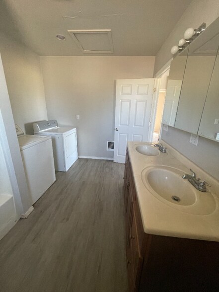Building Photo - 1112 Yew St