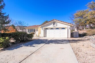 Building Photo - Cliff Rose - 3 Bedroom and 2 Bathroom