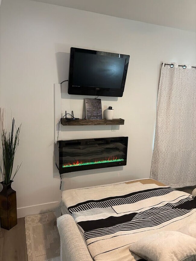 Building Photo - 3413 Delphinium Way