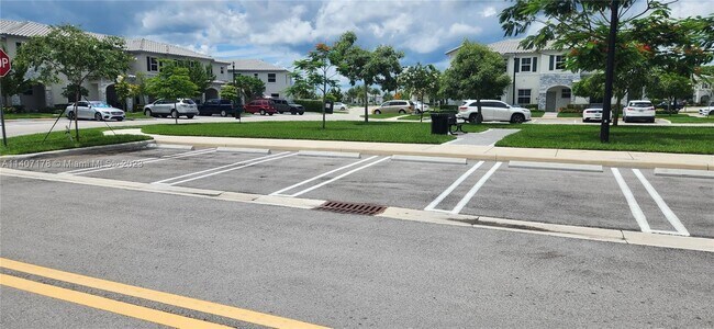 Building Photo - 2708 SE 15th Ct