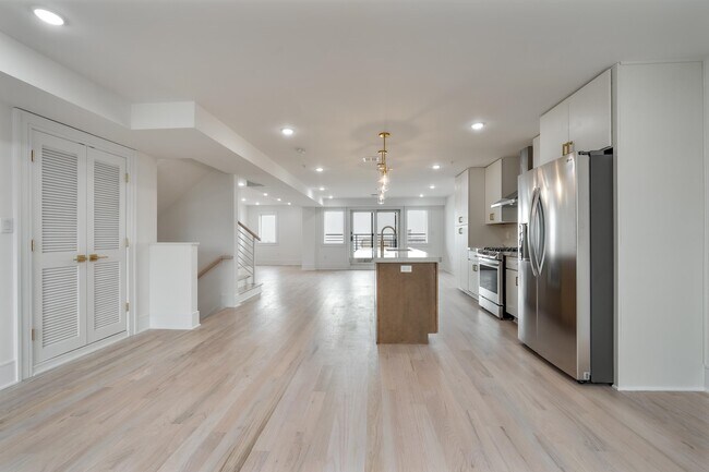 Building Photo - 6719 Meadowview Ave