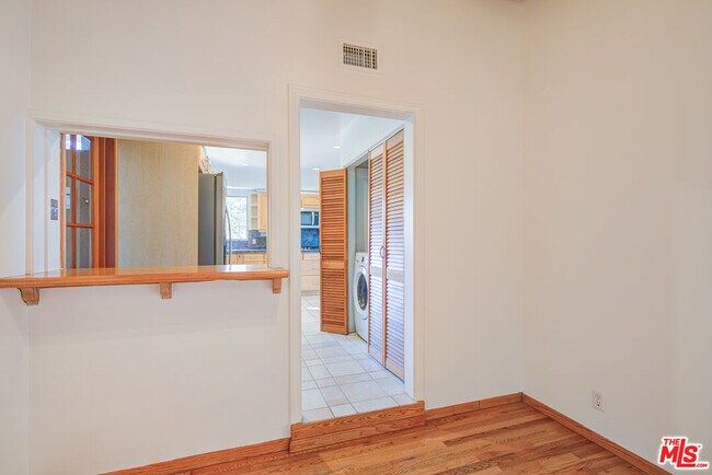 Building Photo - 15511 Woodcrest Dr