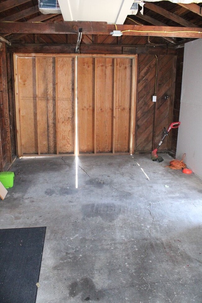 Building Photo - **COMING SOON** Adorable 2 Bedroom, 1 Bath...
