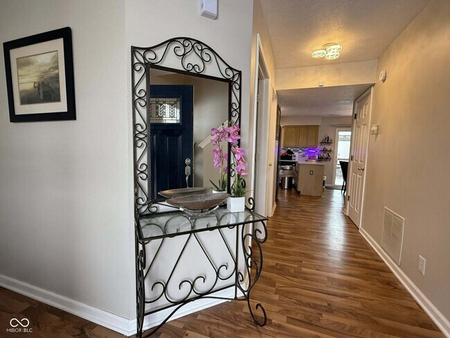 Building Photo - 8607 Longspur Ct