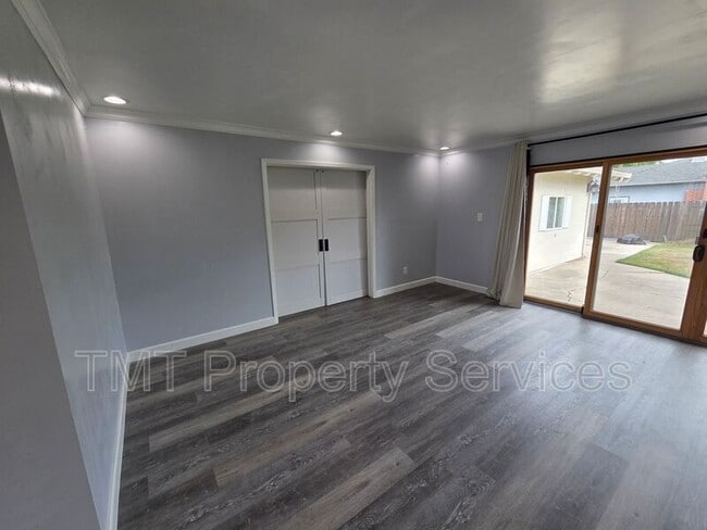 Building Photo - 9 W Robinhood Dr
