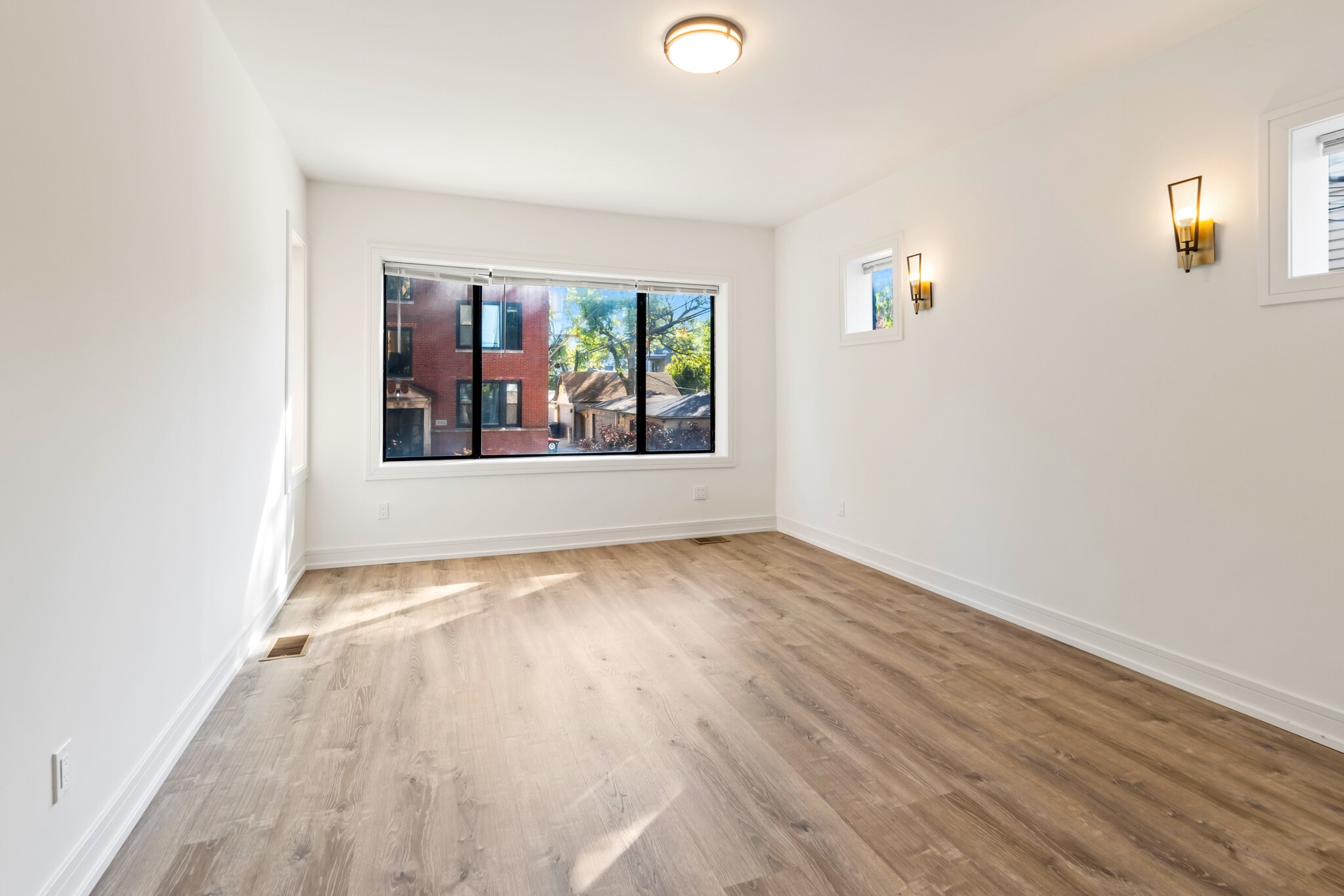 Building Photo - 3058 W Cortland St