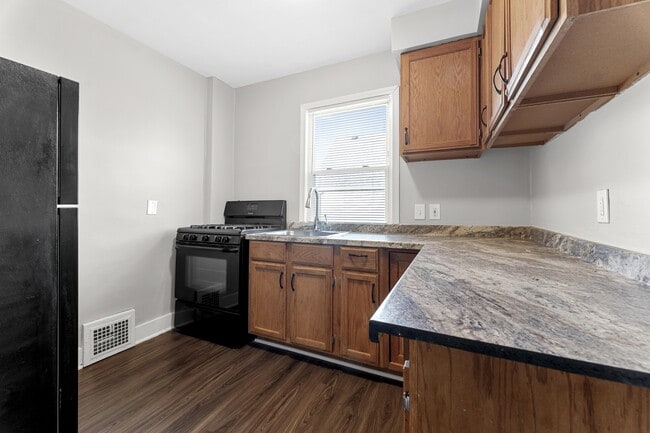 Building Photo - 1847 8th St