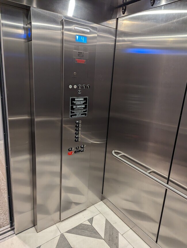 Building Photo - 300 8th St NE