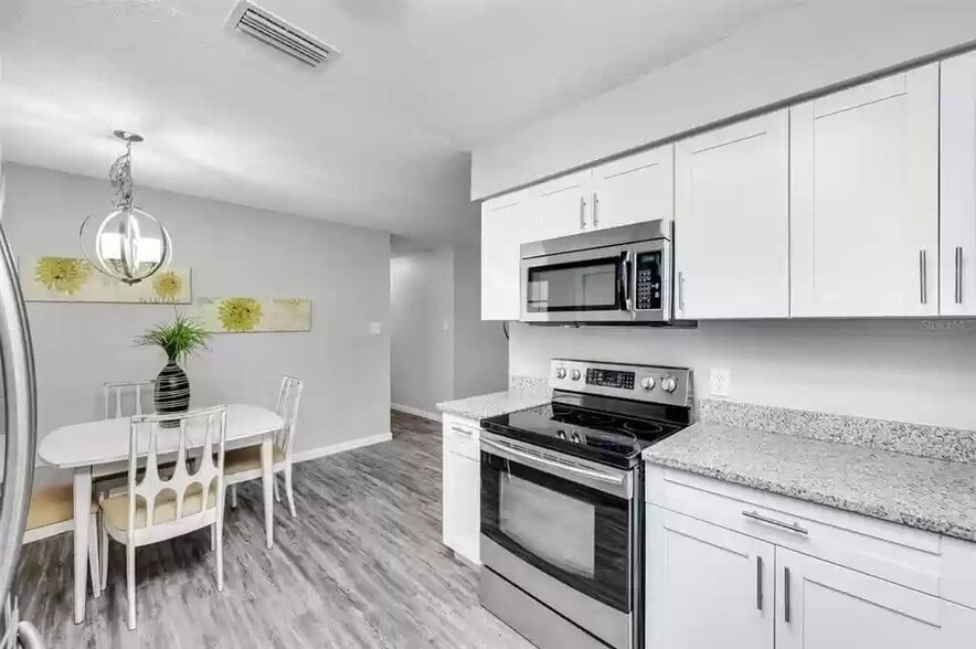 Building Photo - 3204 E Lambright St