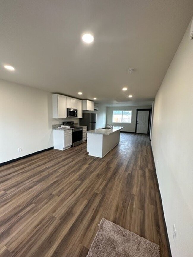 Building Photo - Newer Construction & Pet Friendly! 3 Bed 2.5 Bath Home Available!