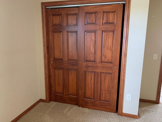 Building Photo - 2 Bedroom, 2 bathroom apartment IMMEDIATE MOVE IN