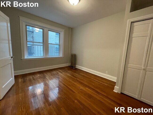 Primary Photo - 1185 Commonwealth Ave