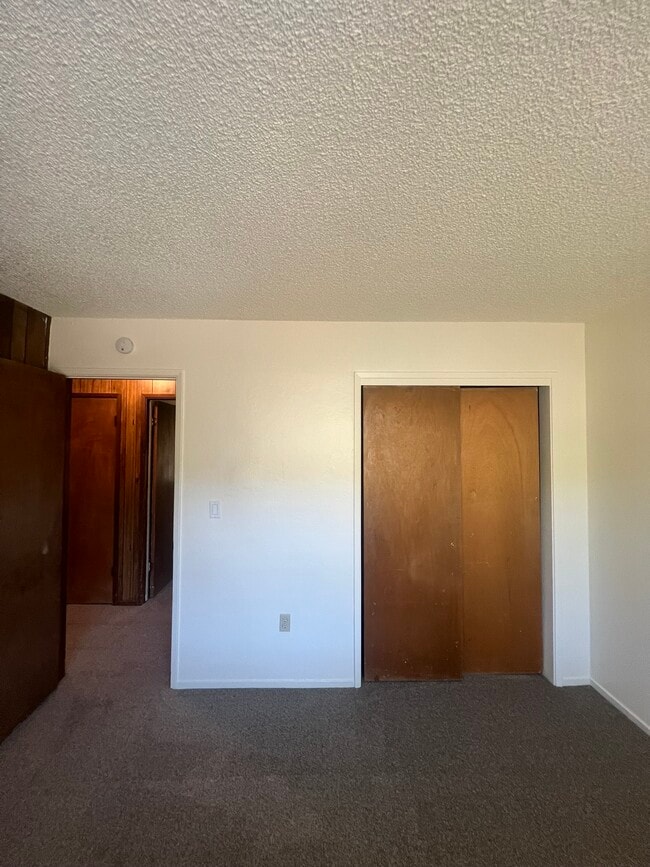 Building Photo - 1215 Mt Shasta Cir