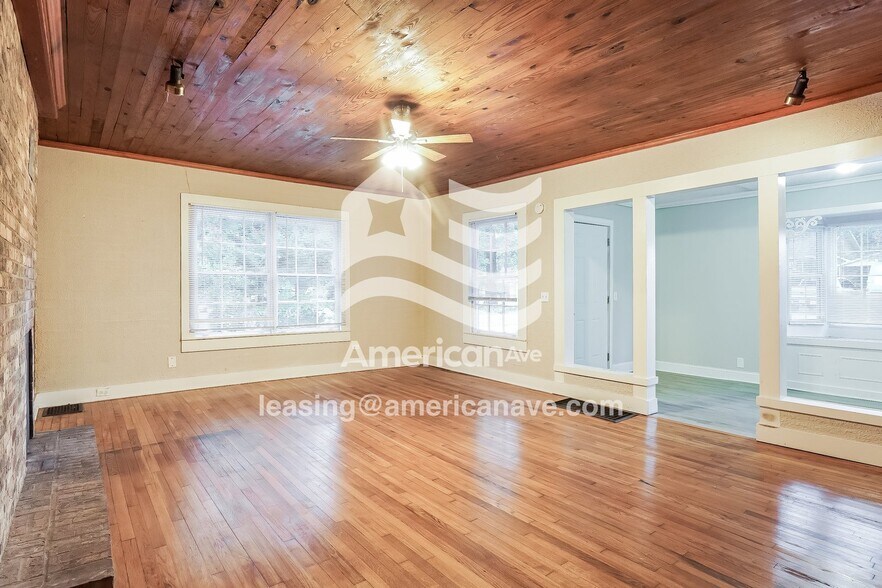 Building Photo - 3004 Shannon Dr