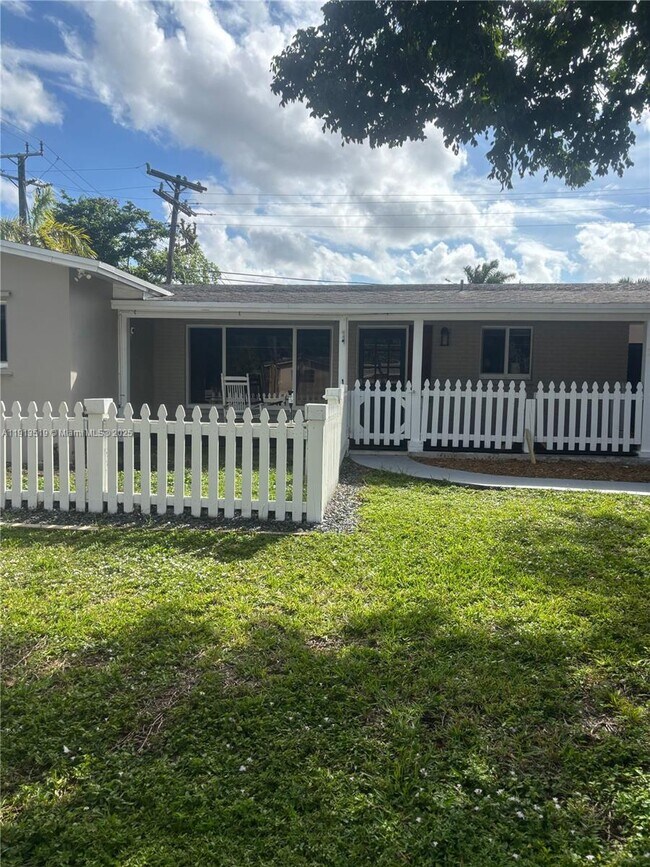 Building Photo - 2002 NE 43rd St