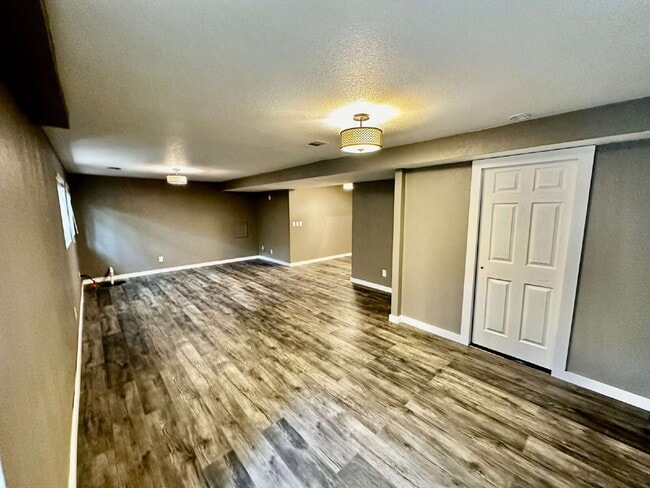 Building Photo - "Charming 3-Bed Home with Finished Basemen...