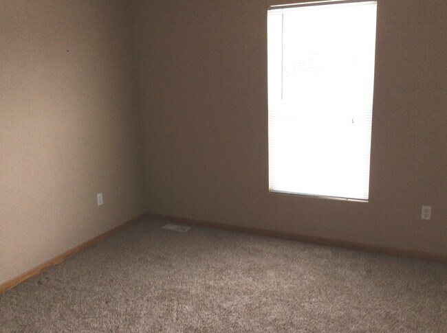 Building Photo - 1288 Waterbury Dr