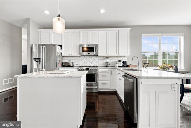 Building Photo - 209 Riding Path Dr