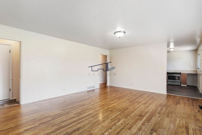 Building Photo - ? For Lease in Ogden, Utah – 3 Bed | 2 Bat...