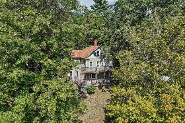 Building Photo - 172 Center St