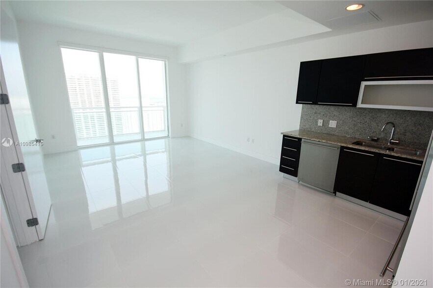 Building Photo - 950 Brickell Bay Dr