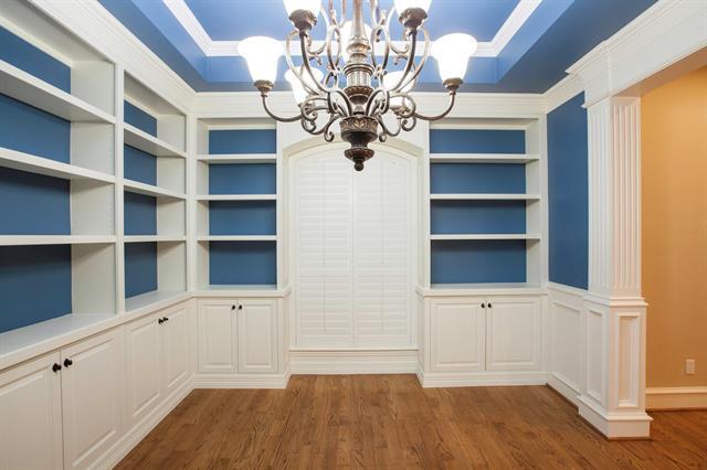 Building Photo - 8100 Rosemont Dr